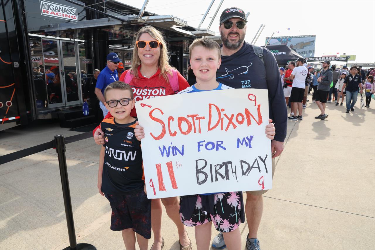 Scott Dixon Fans - PPG 375 at Texas Motor Speedway - By: Chris Owens -- Photo by: Chris Owens